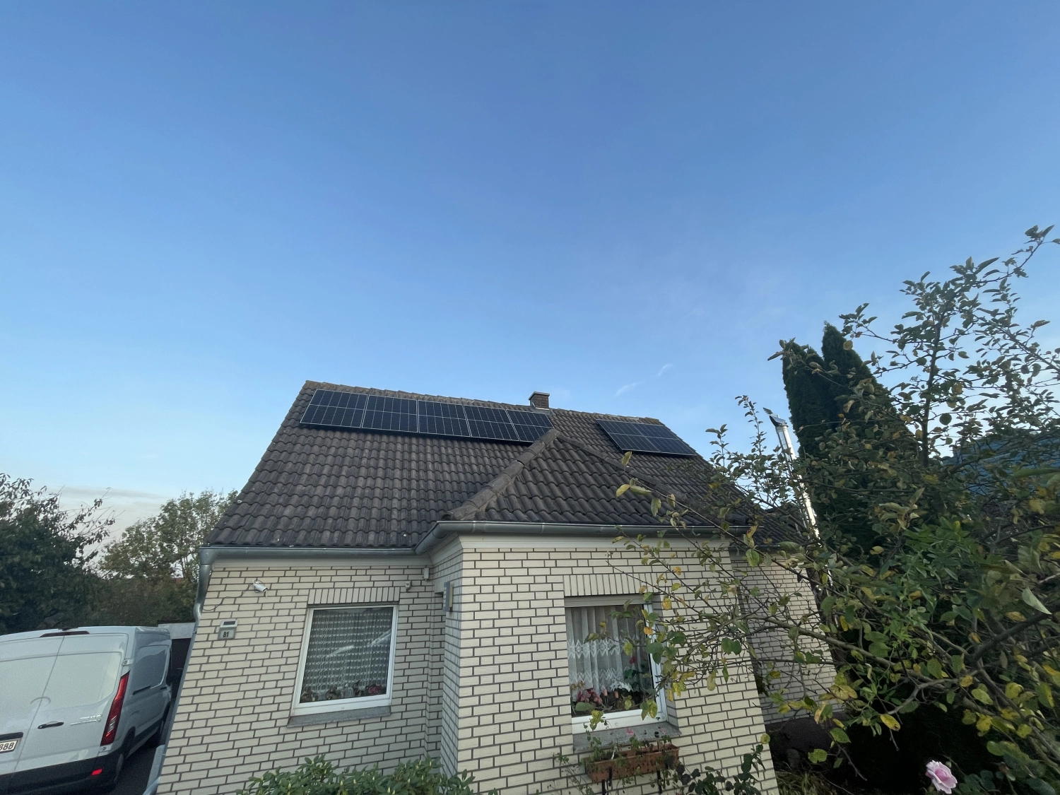 Solarpanel an einem Haus von wir-machen-WATT GbR